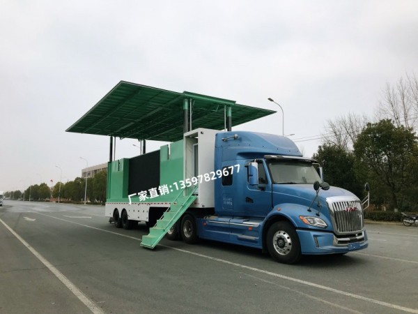 半掛式大型舞臺車(chē)/展示車(chē)圖片